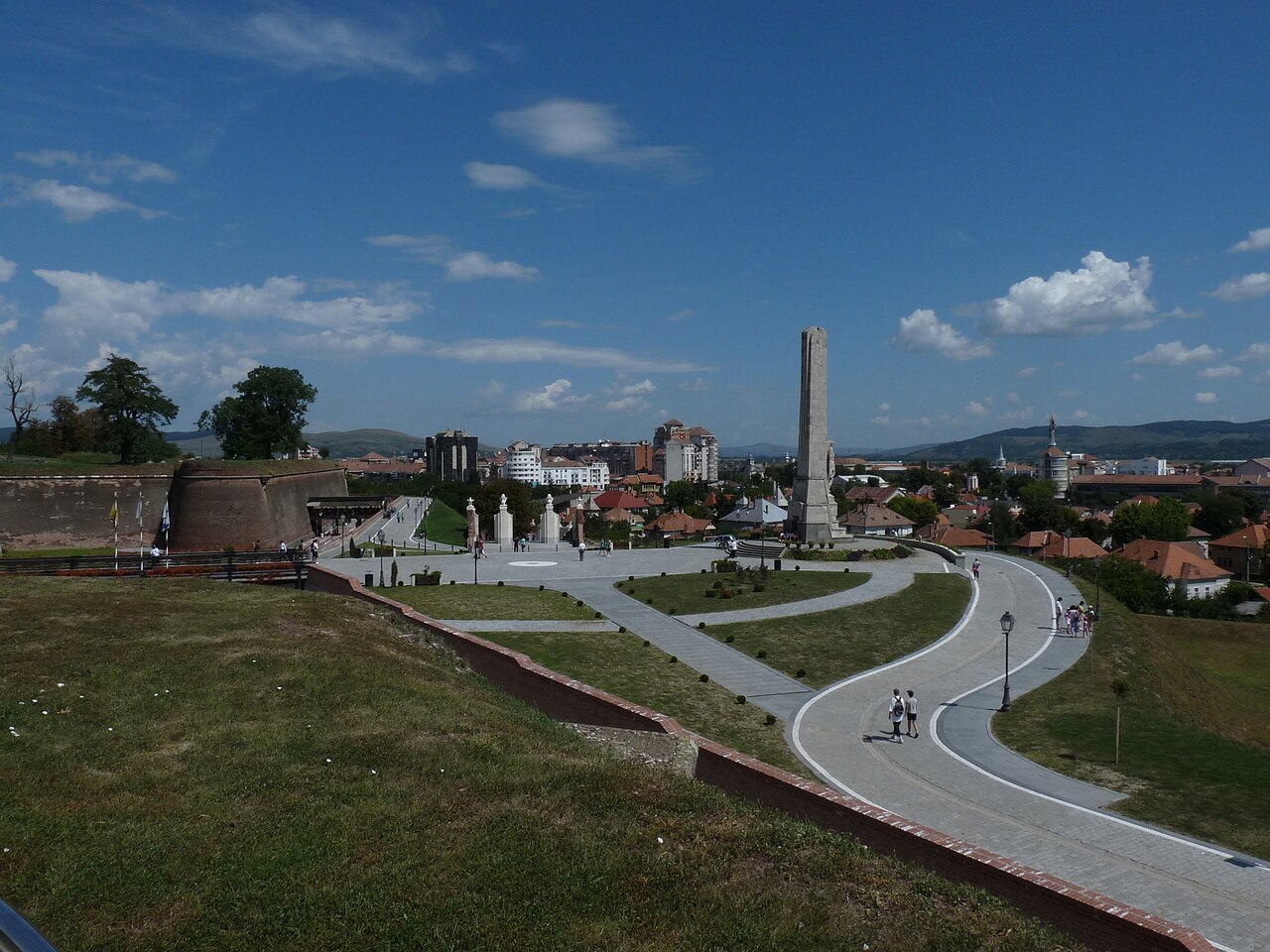 Cetatea Alba Carolina, vedere de ansamblu. Imagine redimensionată; încadrare adaptată pentru afișare.